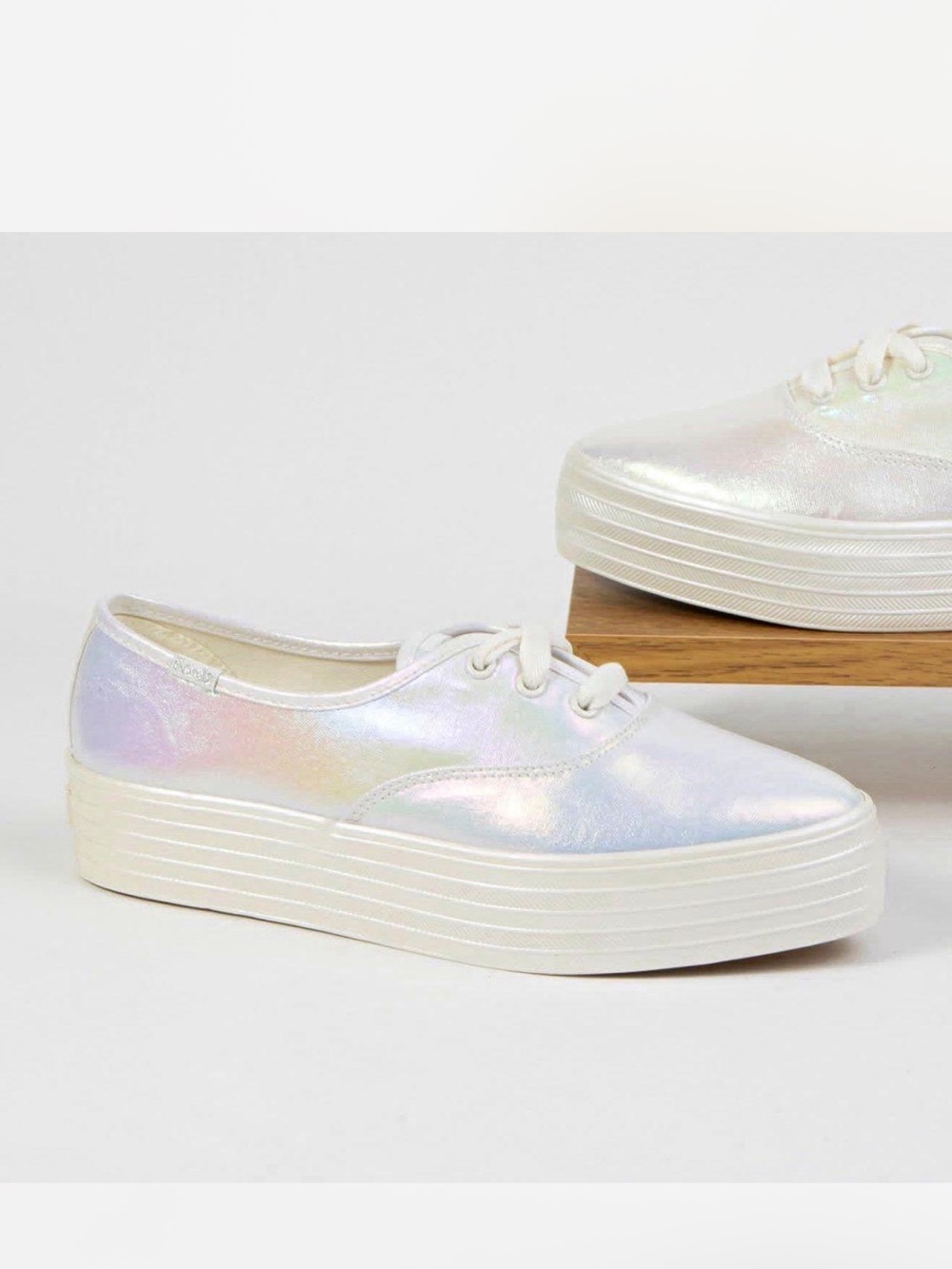 Keds point platform sneaker in rainbow iridescent NWOT